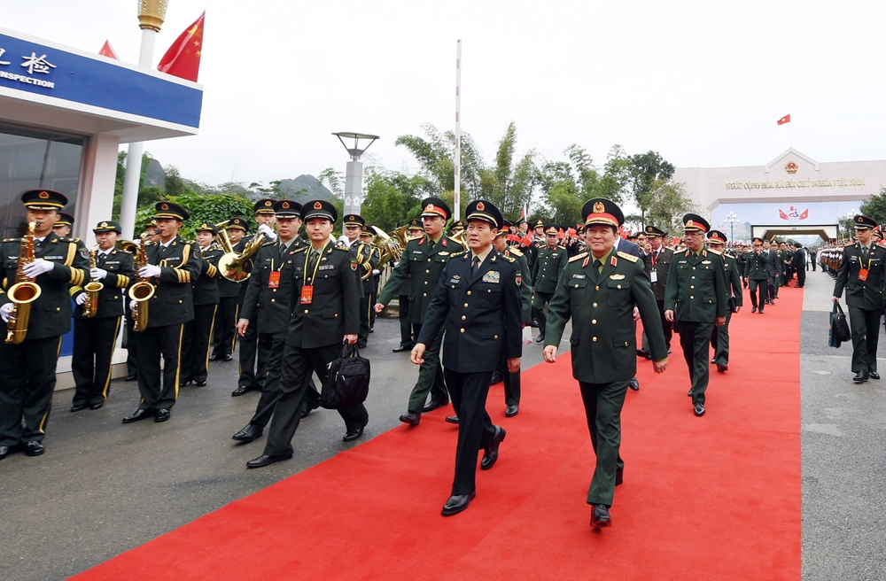 Bộ trưởng Ngô Xuân Lịch và Đoàn đại biểu cấp cao Bộ Quốc phòng Việt Nam tham gia giao lưu tại tỉnh Quảng Tây (Trung Quốc).